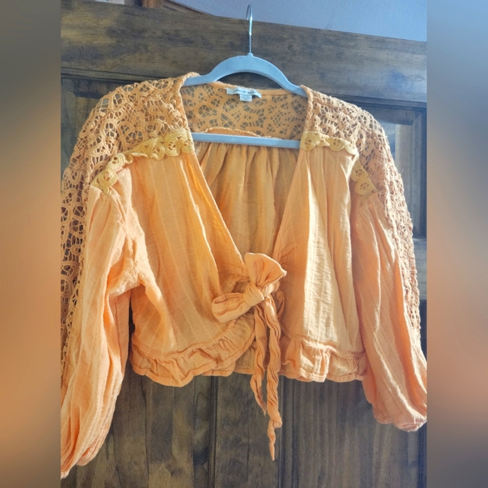 American Eagle size L lacey tie front blouse